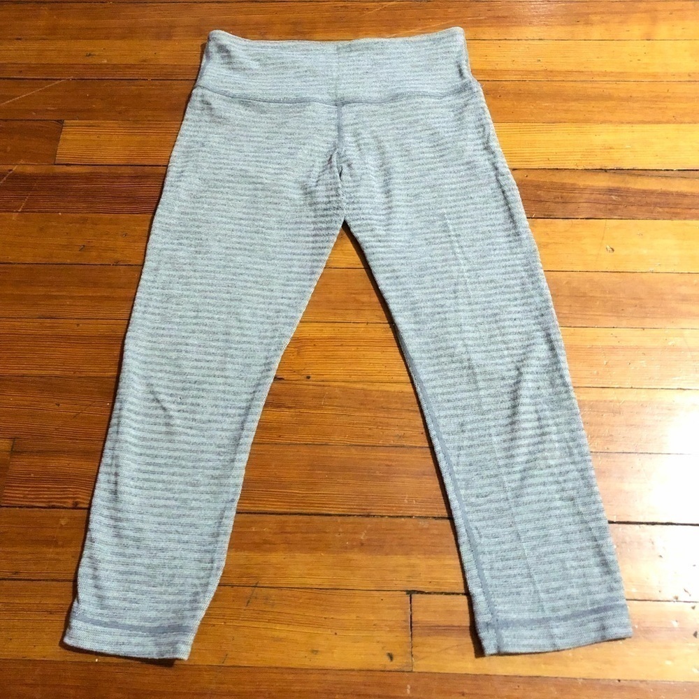 Lululemon gray stripe Leggings Capri size 6 women’s